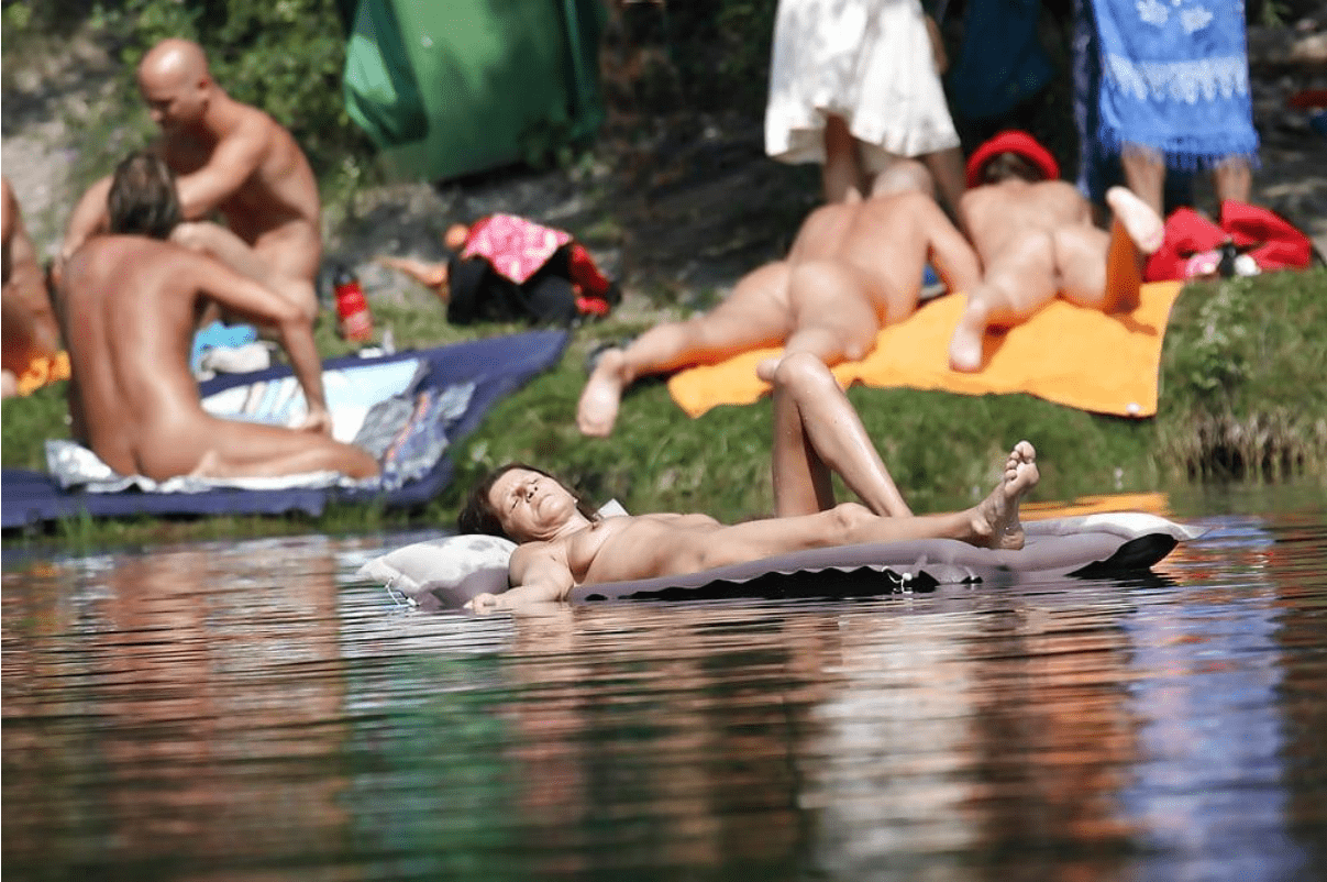 Nuda e integra: riappropriarmi del mio corpo di donna attraverso il naturismo